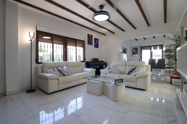 3 Zimmer Villa zu verkaufen in Formentera del Segura mit Pool Garage - 425.000 € (Ref: 9985793)