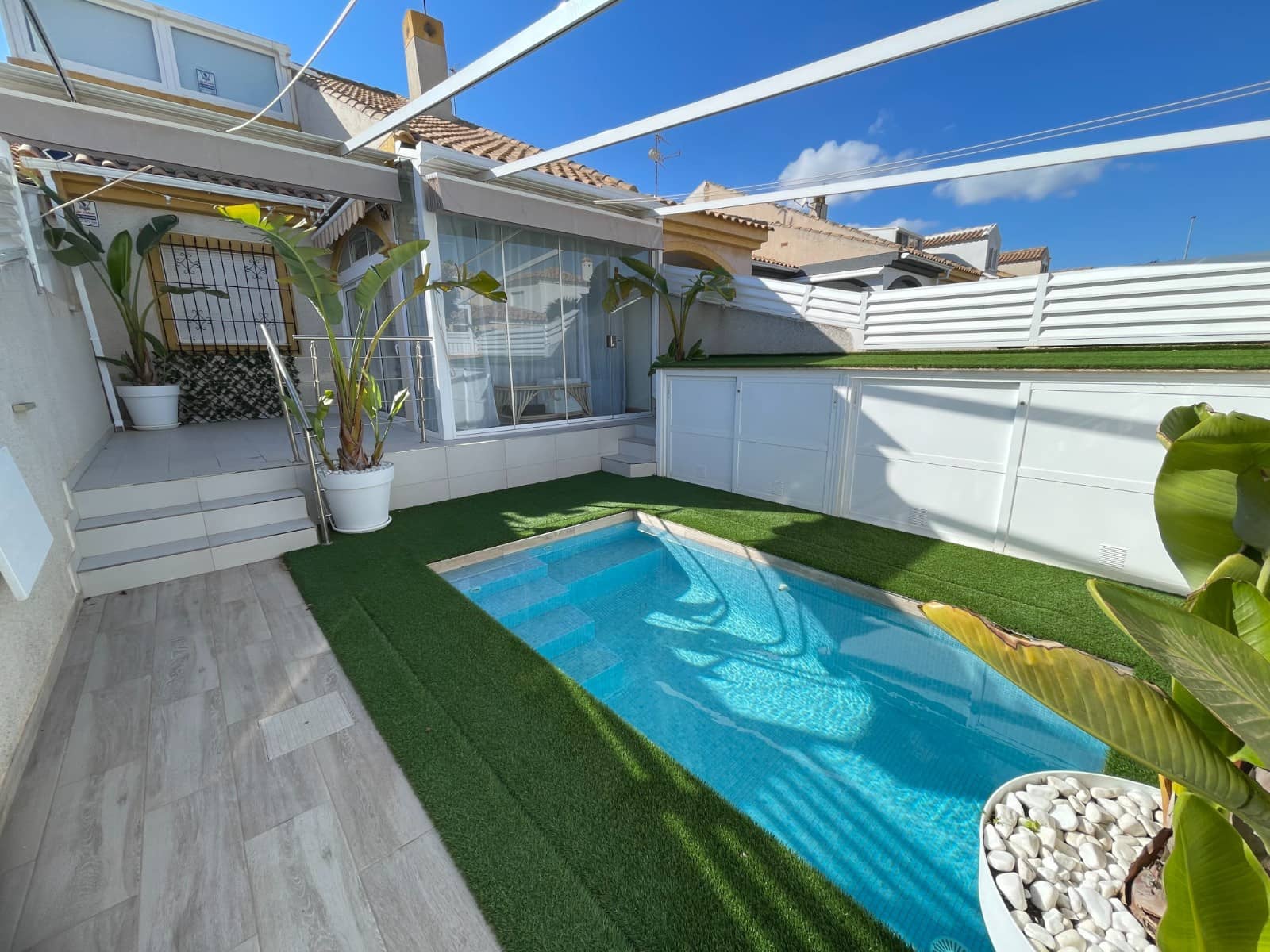 3 makuuhuone Omakotitalo myytävänä paikassa Torre de la Horadada mukana uima-altaan - 355 000 € (Ref: 9985797)