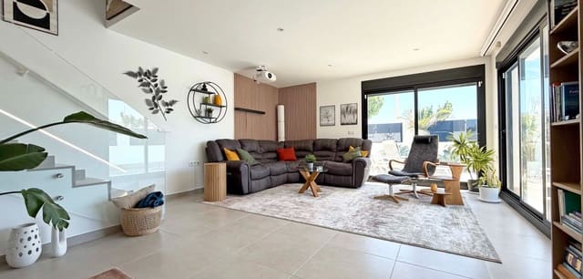 2 soverom Villa til salgs i San Pedro del Pinatar ciudad, San Pedro del Pinatar med svømmebasseng garasje - € 495 000 (Ref: 9985804)