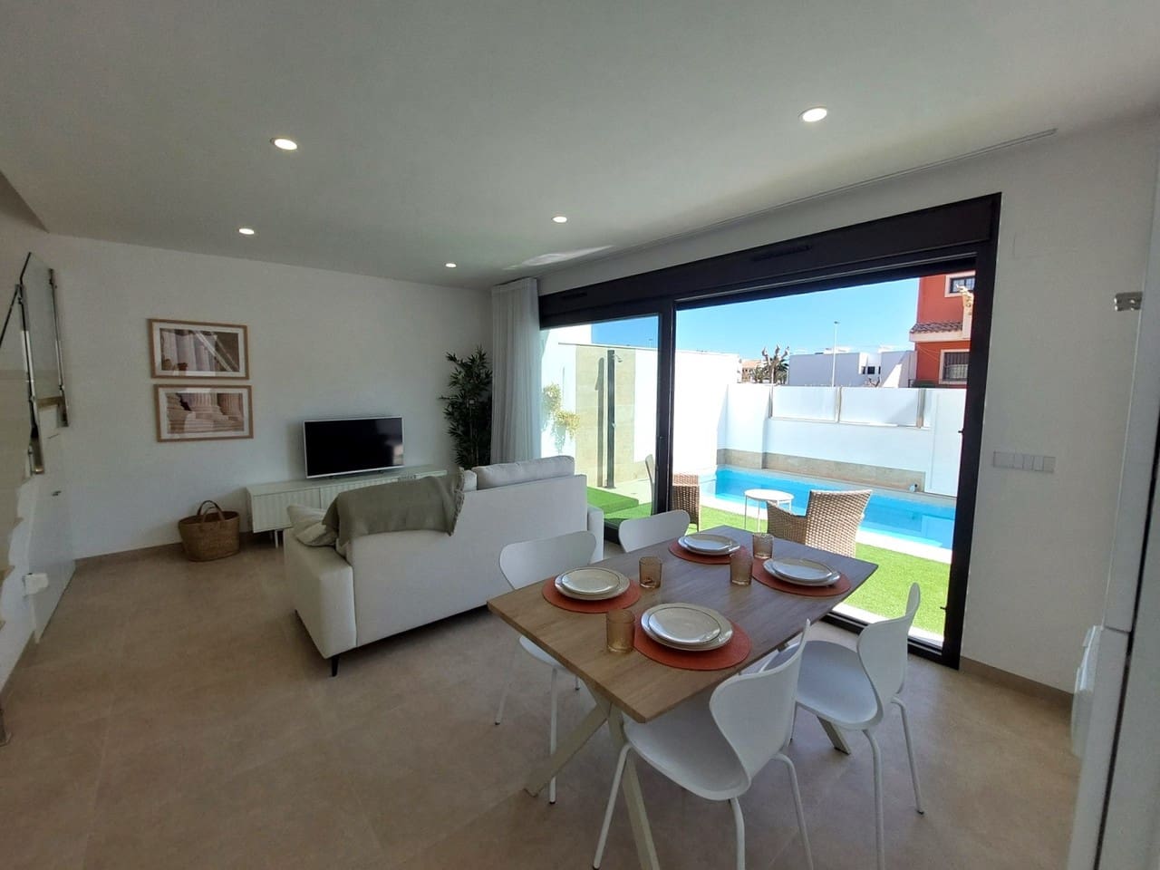 3 chambre Villa/Maison à vendre à San Pedro del Pinatar avec piscine - 395 000 € (Ref: 9985806)