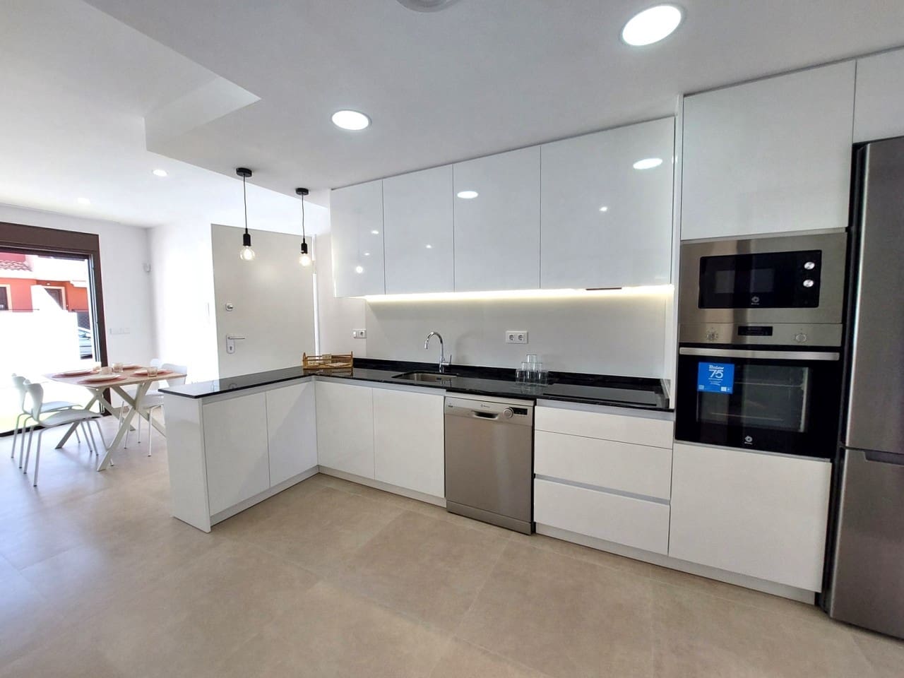 3 chambre Villa/Maison à vendre à San Pedro del Pinatar avec piscine - 395 000 € (Ref: 9985806)