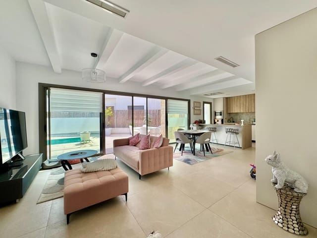 3 bedroom Villa for sale in Blue Lagoon with pool - € 524,900 (Ref: 9985814)