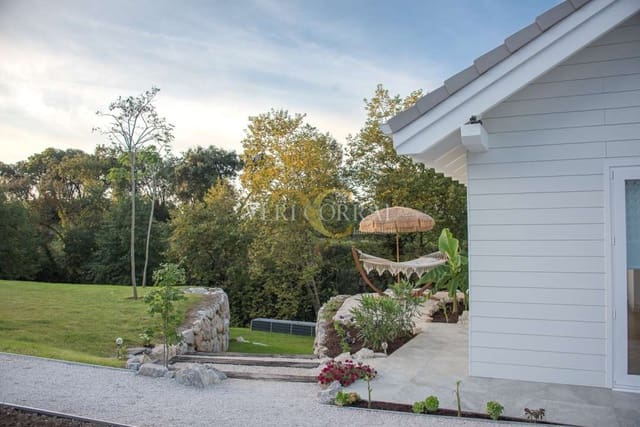 3 bedroom Villa for sale in Llanes - € 1,300,000 (Ref: 9443430)