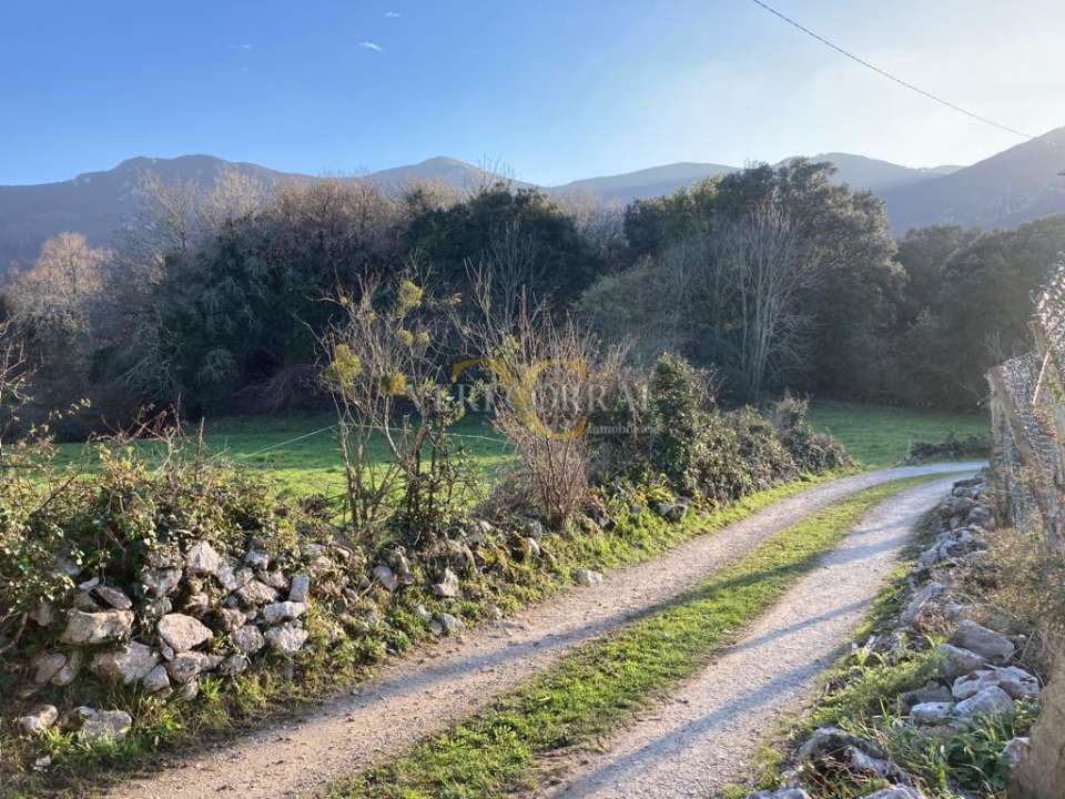 Grunde uden byggetilladelser til salg i Llanes - € 55.000 (Ref: 9443432)