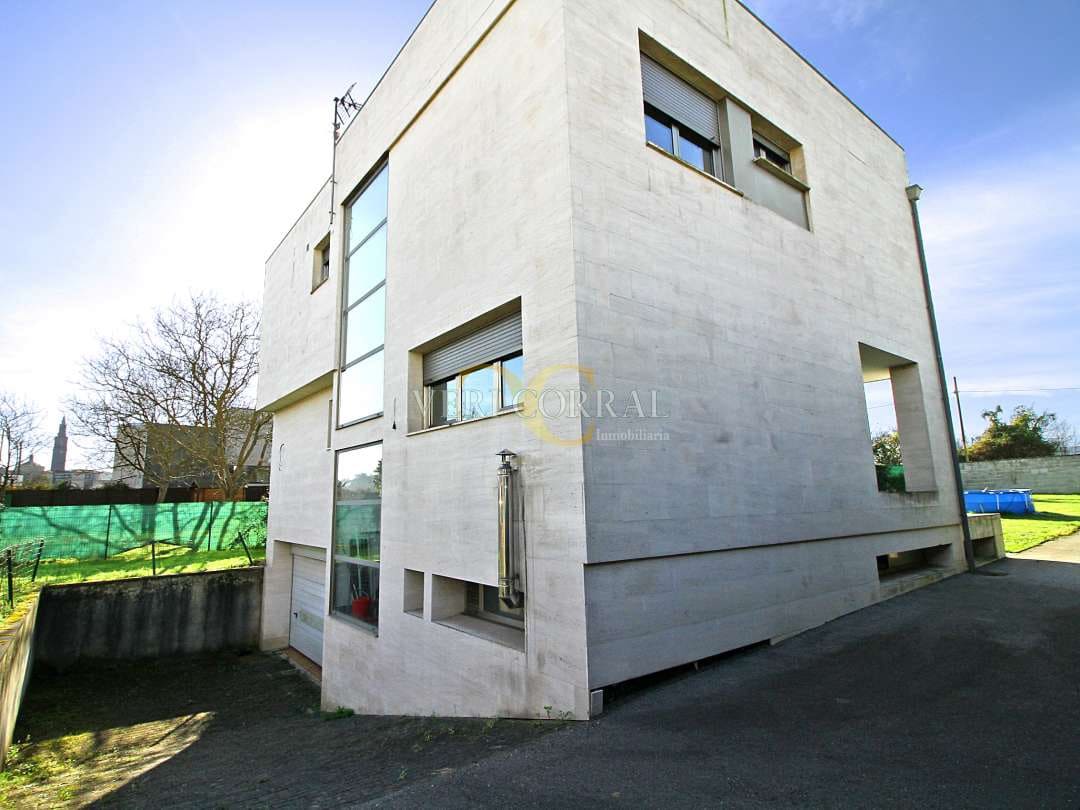 5 slaapkamer Villa te koop in Gijon - € 820.000 (Ref: 9443433)