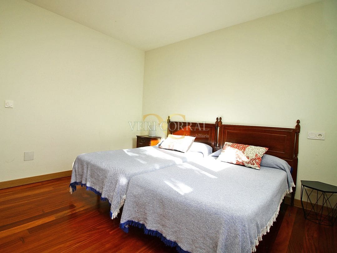 5 slaapkamer Villa te koop in Gijon - € 820.000 (Ref: 9443433)