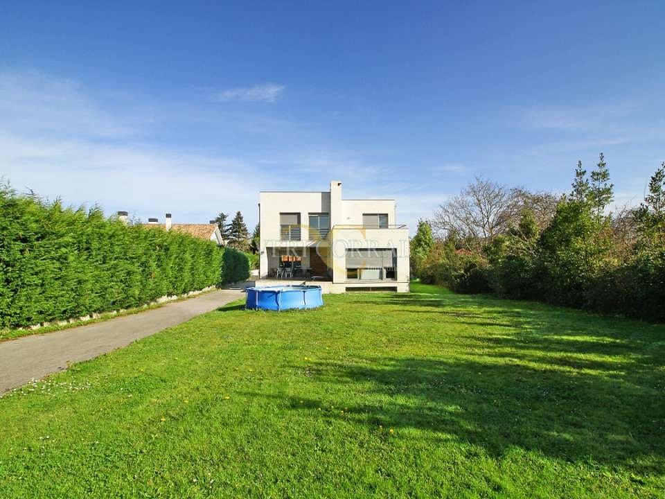 5 slaapkamer Villa te koop in Gijon - € 820.000 (Ref: 9443433)