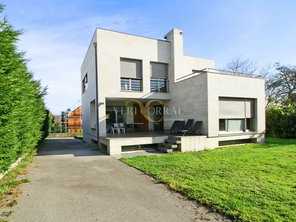 5 slaapkamer Villa te koop in Gijon - € 820.000 (Ref: 9443433)