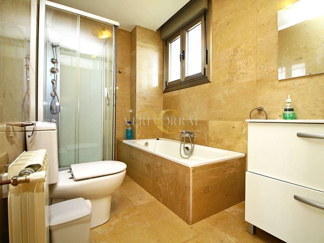 5 slaapkamer Villa te koop in Gijon - € 820.000 (Ref: 9443433)