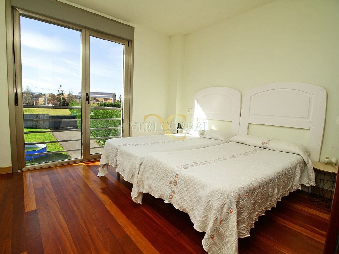 5 slaapkamer Villa te koop in Gijon - € 820.000 (Ref: 9443433)