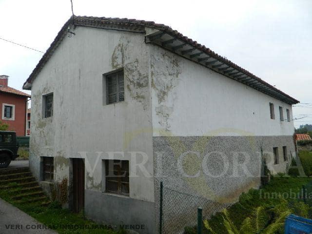 8 bedroom Townhouse for sale in Llanes - € 145,000 (Ref: 9443435)