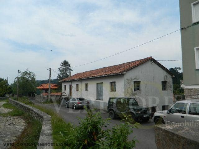8 bedroom Townhouse for sale in Llanes - € 145,000 (Ref: 9443435)
