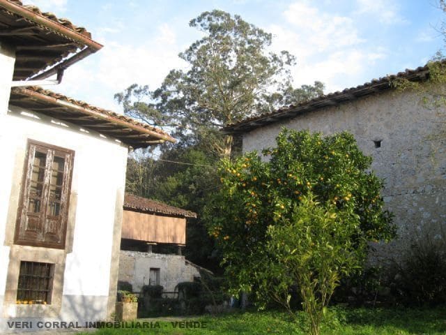 5 bedroom Townhouse for sale in Llanes - € 2,000,000 (Ref: 9443437)