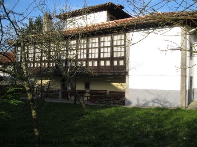 5 bedroom Townhouse for sale in Llanes - € 2,000,000 (Ref: 9443437)