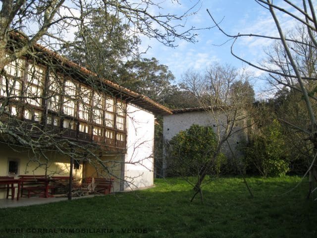 5 bedroom Townhouse for sale in Llanes - € 2,000,000 (Ref: 9443437)