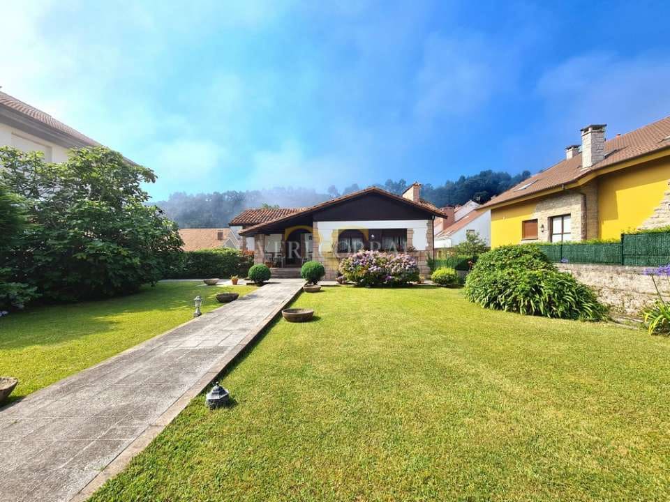 5 bedroom Townhouse for sale in Ribadesella - € 1,250,000 (Ref: 9443444)