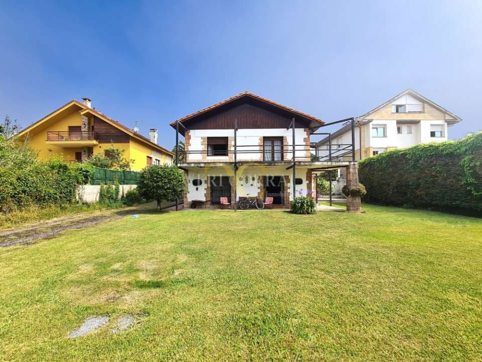 5 bedroom Townhouse for sale in Ribadesella - € 1,250,000 (Ref: 9443444)