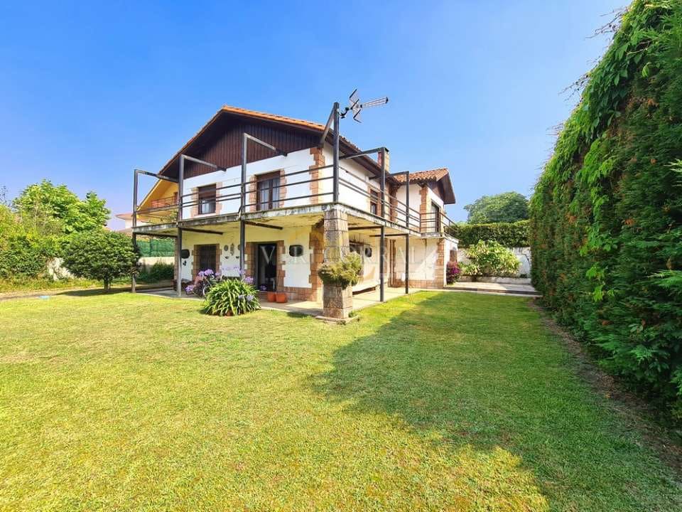 5 bedroom Townhouse for sale in Ribadesella - € 1,250,000 (Ref: 9443444)