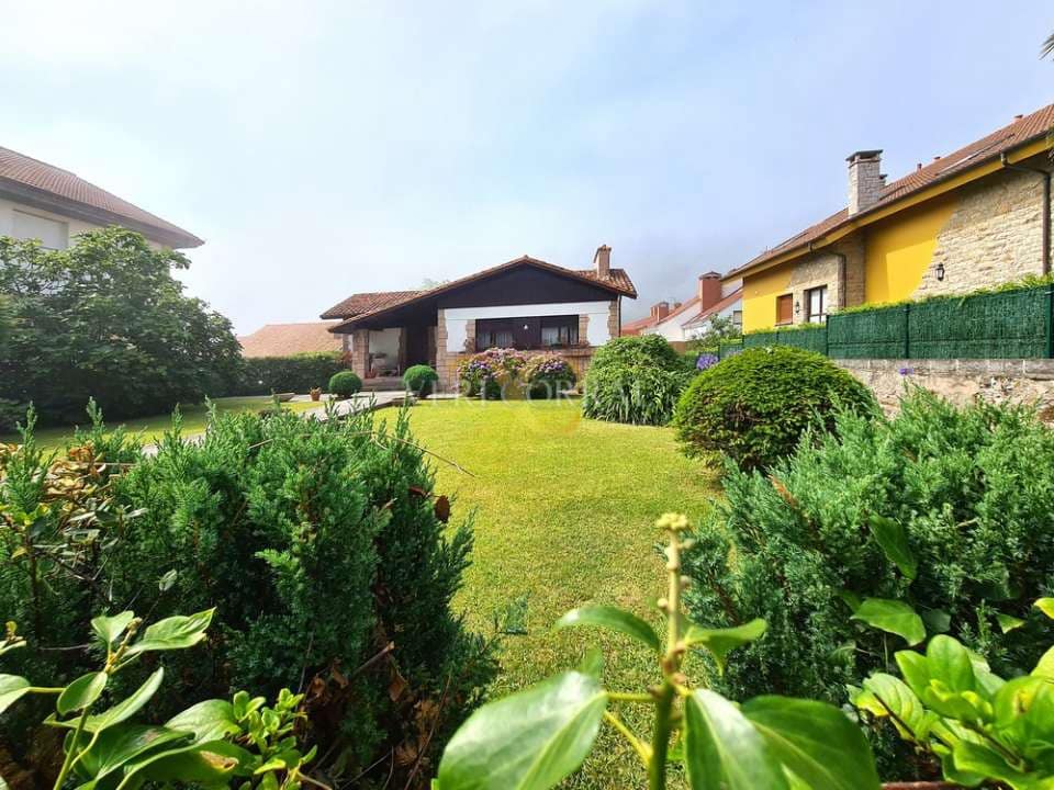 5 bedroom Townhouse for sale in Ribadesella - € 1,250,000 (Ref: 9443444)