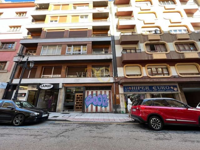 Autotalli myytävänä paikassa Centro Urbano, Oviedo - 10 000 € (Ref: 9443447)