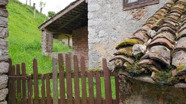 3 bedroom Townhouse for sale in Llanes - € 85,000 (Ref: 9443449)