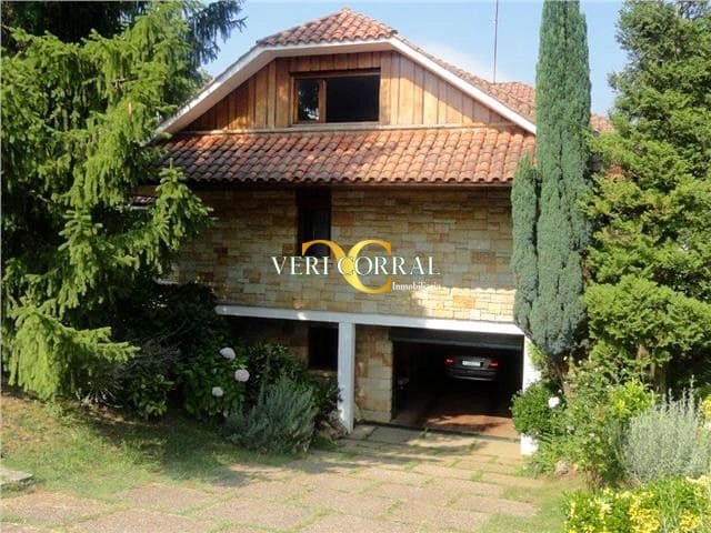 6 bedroom Villa for sale in Gijon with pool - € 1,200,000 (Ref: 9443452)