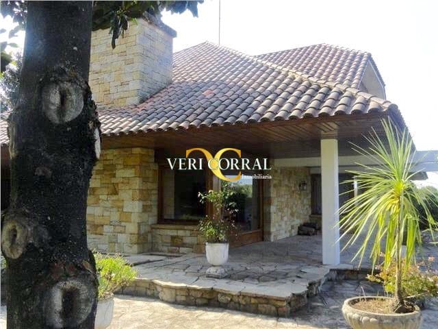 6 bedroom Villa for sale in Gijon with pool - € 1,200,000 (Ref: 9443452)