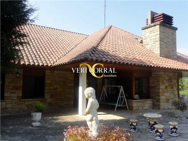 6 bedroom Villa for sale in Gijon with pool - € 1,200,000 (Ref: 9443452)