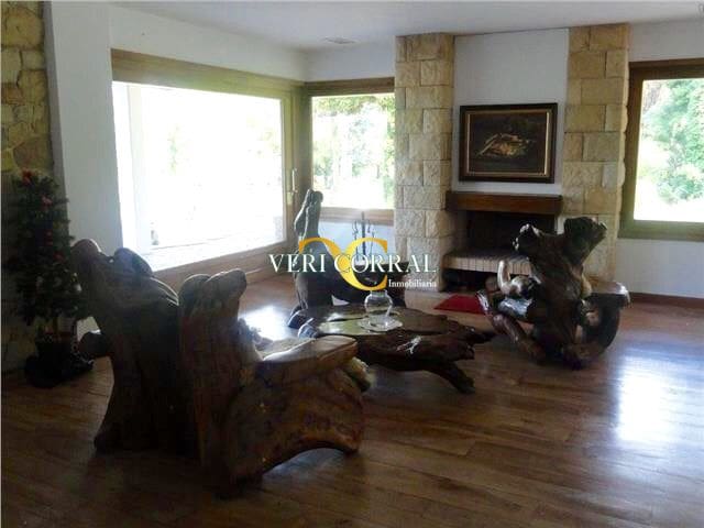 6 bedroom Villa for sale in Gijon with pool - € 1,200,000 (Ref: 9443452)