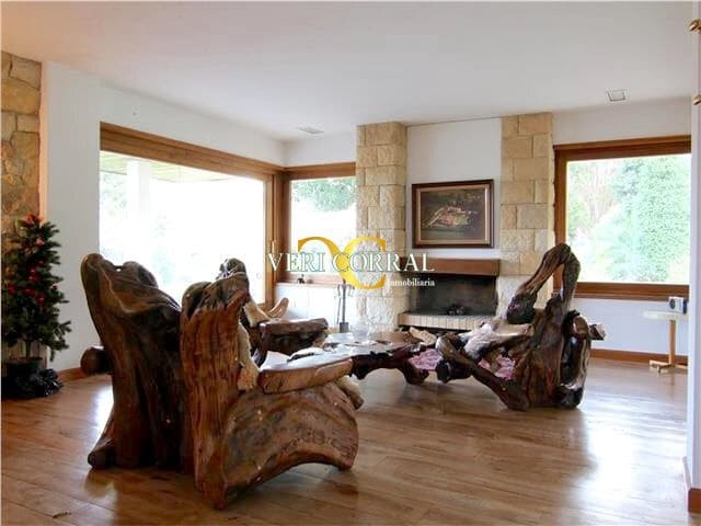 6 bedroom Villa for sale in Gijon with pool - € 1,200,000 (Ref: 9443452)