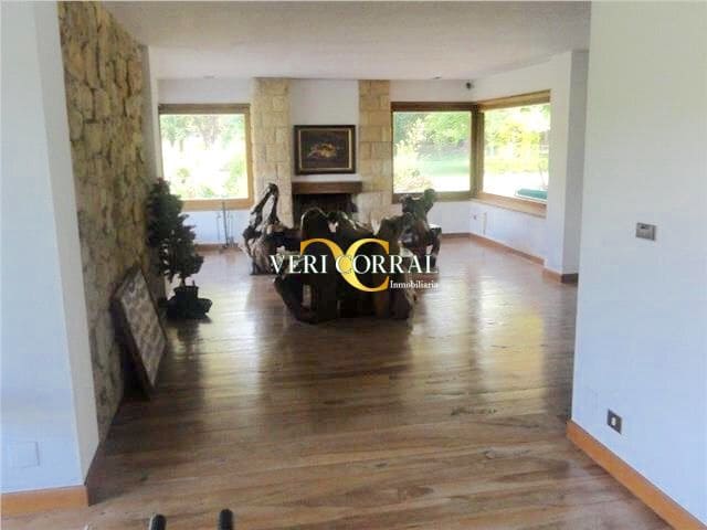 6 bedroom Villa for sale in Gijon with pool - € 1,200,000 (Ref: 9443452)