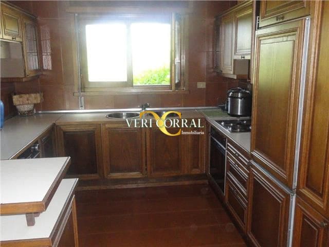 6 bedroom Villa for sale in Gijon with pool - € 1,200,000 (Ref: 9443452)