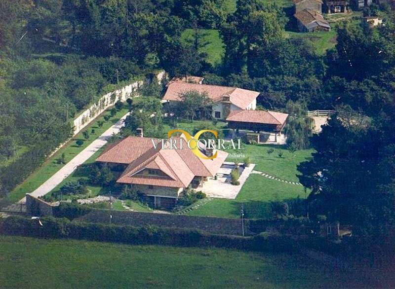 6 bedroom Villa for sale in Gijon with pool - € 1,200,000 (Ref: 9443452)