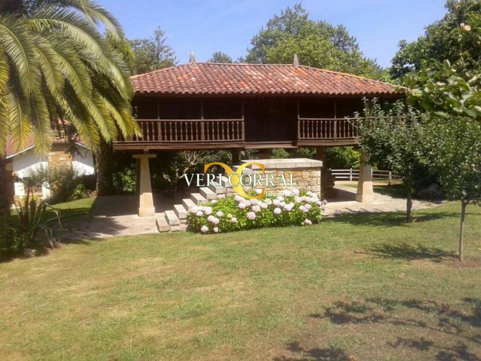 6 bedroom Villa for sale in Gijon with pool - € 1,200,000 (Ref: 9443452)