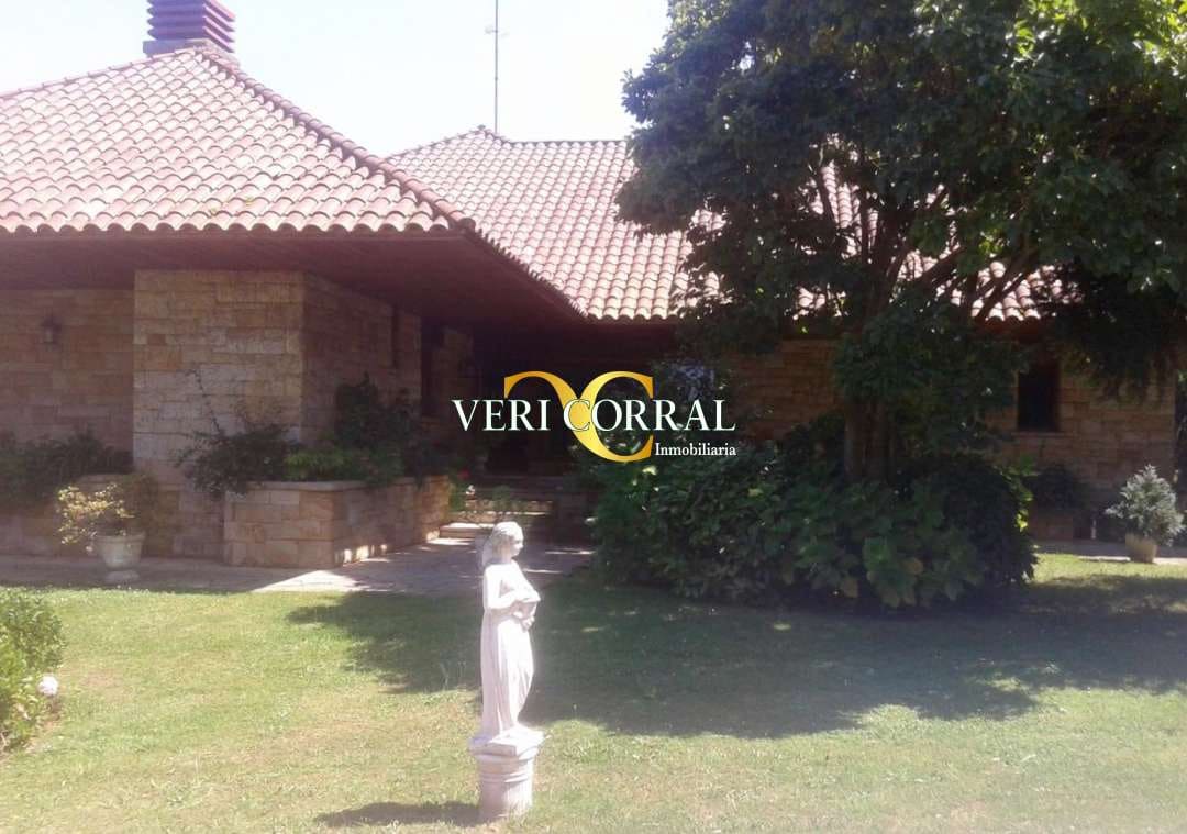 6 bedroom Villa for sale in Gijon with pool - € 1,200,000 (Ref: 9443452)