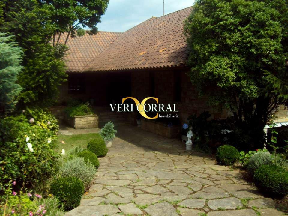 6 bedroom Villa for sale in Gijon with pool - € 1,200,000 (Ref: 9443452)