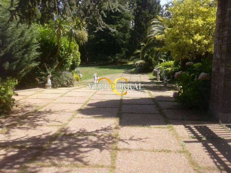 6 bedroom Villa for sale in Gijon with pool - € 1,200,000 (Ref: 9443452)