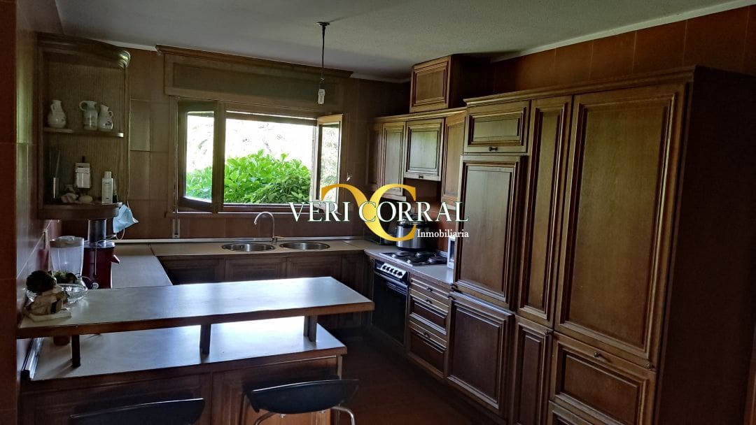 6 bedroom Villa for sale in Gijon with pool - € 1,200,000 (Ref: 9443452)