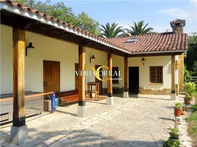 6 bedroom Villa for sale in Gijon with pool - € 1,200,000 (Ref: 9443452)