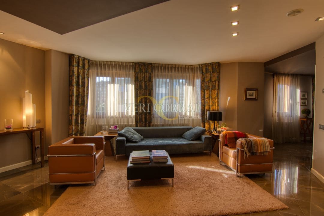 Apartamento de 3 habitaciones en Oviedo en venta - 550.000 € (Ref: 9443453)