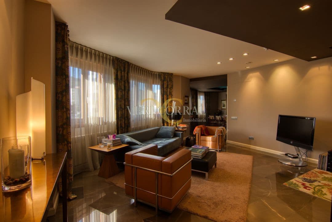 Apartamento de 3 habitaciones en Oviedo en venta - 550.000 € (Ref: 9443453)