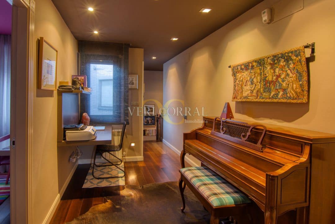 Apartamento de 3 habitaciones en Oviedo en venta - 550.000 € (Ref: 9443453)