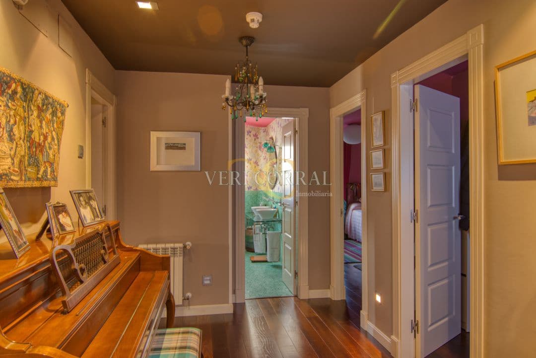 Apartamento de 3 habitaciones en Oviedo en venta - 550.000 € (Ref: 9443453)