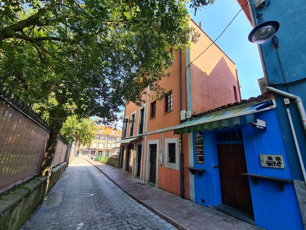 Commercial for sale in Llanes - € 465,000 (Ref: 9443455)