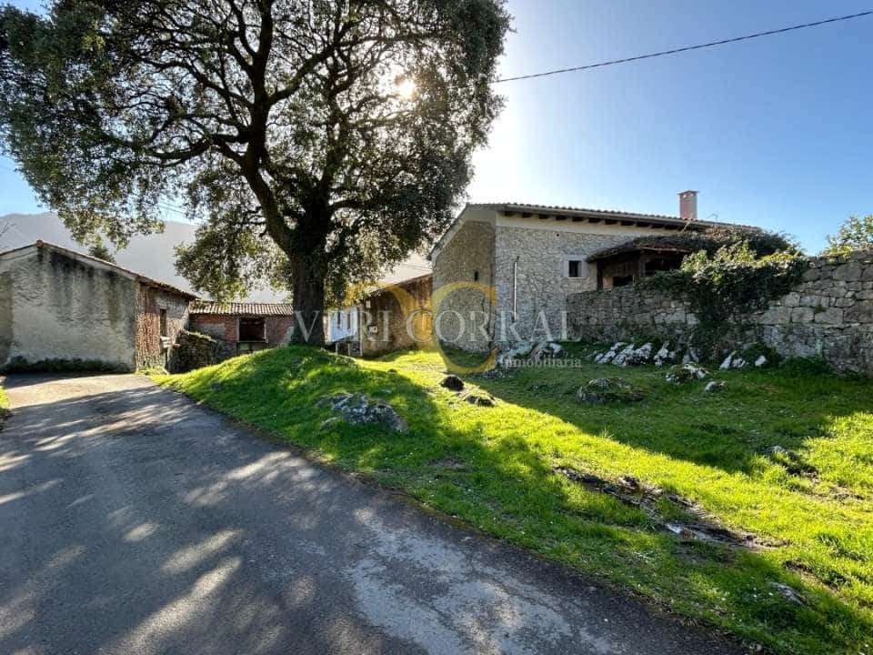 3 bedroom Townhouse for sale in Llanes - € 139,000 (Ref: 9443460)