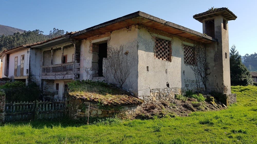 4 bedroom Townhouse for sale in Llanes - € 260,000 (Ref: 9443462)