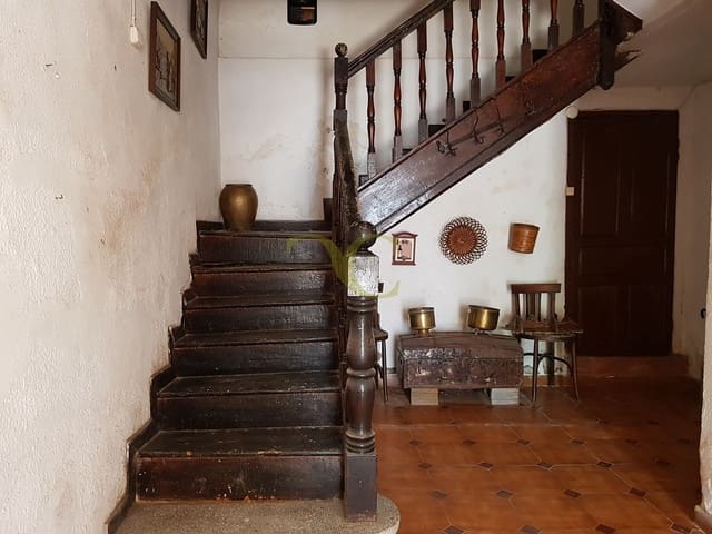 7 bedroom Townhouse for sale in Cimiano, Peñamellera Baja - € 135,000 (Ref: 9443470)