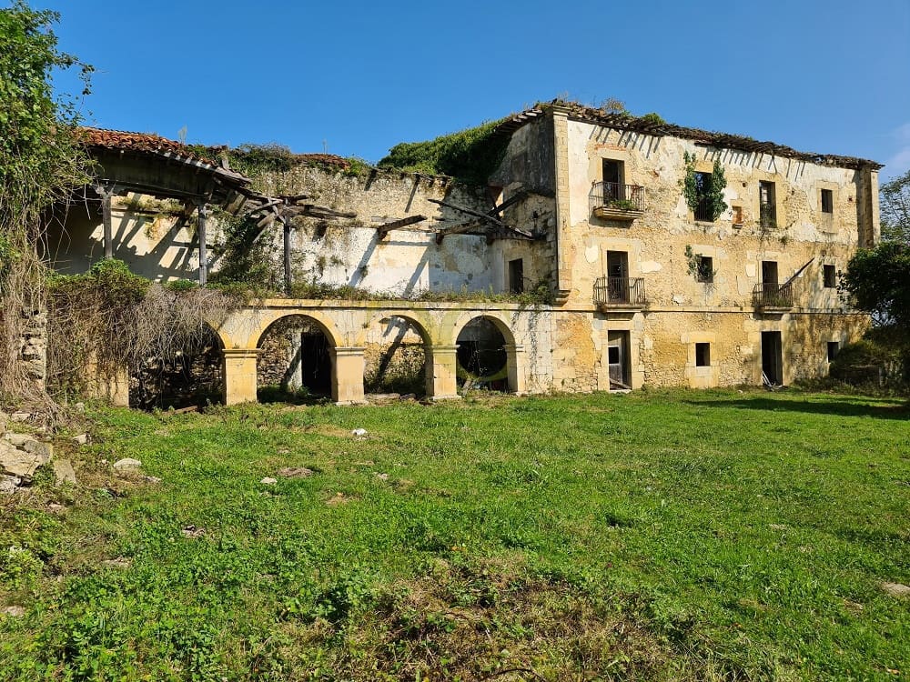 20 bedroom Townhouse for sale in Ribadedeva - € 800,000 (Ref: 9443471)