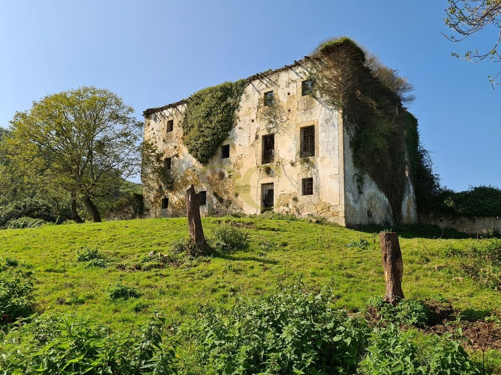 20 bedroom Townhouse for sale in Ribadedeva - € 800,000 (Ref: 9443471)