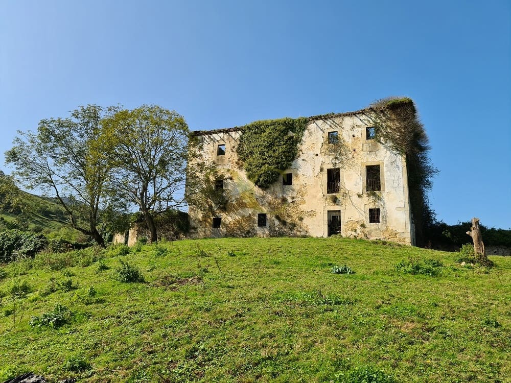 20 bedroom Townhouse for sale in Ribadedeva - € 800,000 (Ref: 9443471)